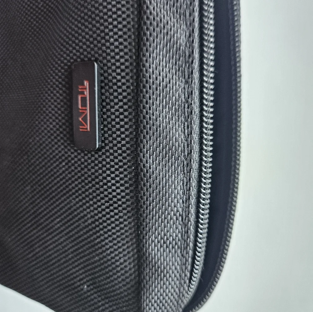 Tumi Toiletry bag - Picture 3 of 4